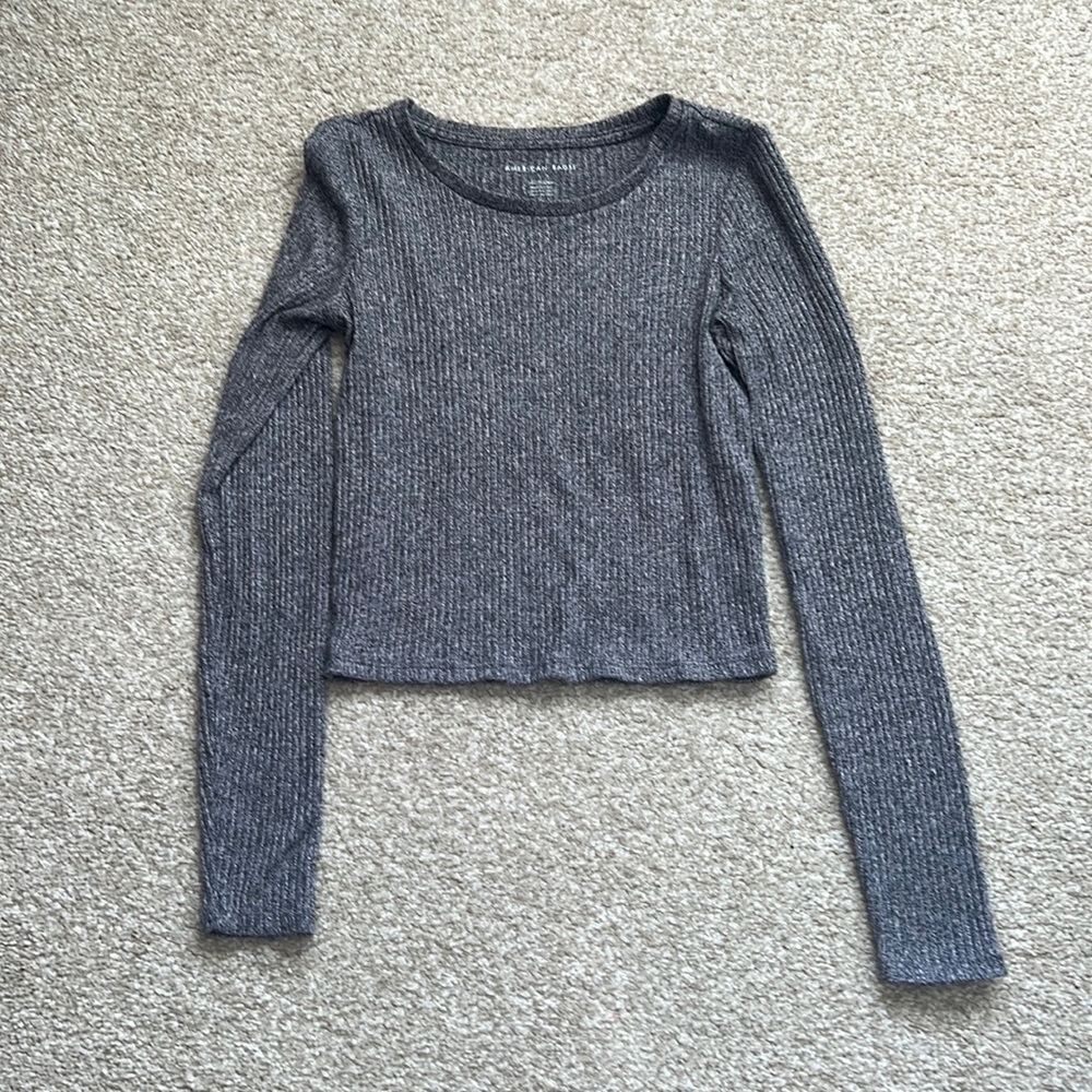 American Eagle grey/ neutral pink marled long sleeve cropped shirt